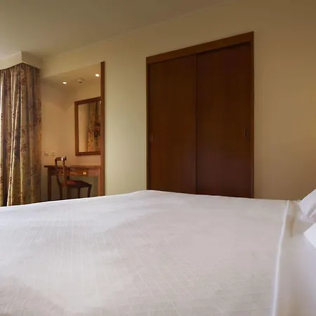 Hotell Real Parque 4*