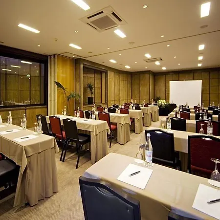 Hotell Real Parque 4*